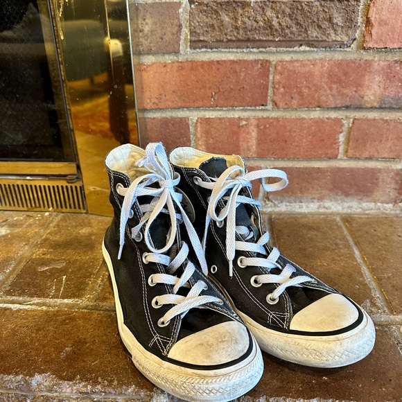 Converse Black and White High-Tops - Picture 2 of 6